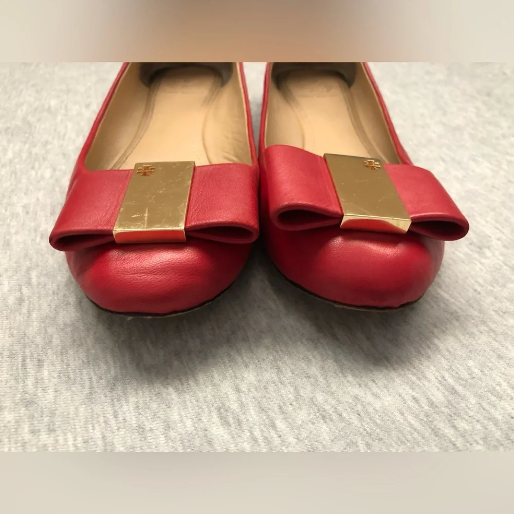 Tory Burch Chase Ballet Gold Logo Bow Flat Size: US 8M